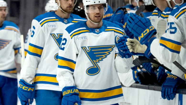 NHL : Pius Suter offre la victoire aux Blues en prolongation