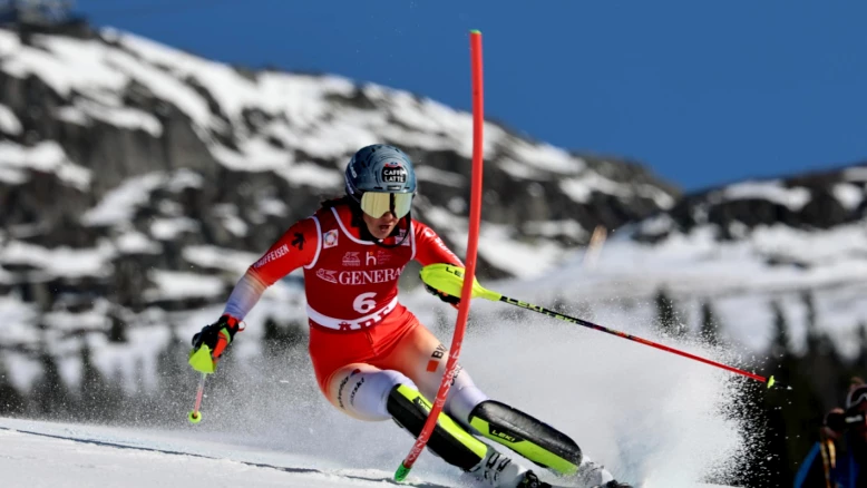 Mikaela Shiffrin en tête au slalom d'Are, Wendy Holdener à l'affût
