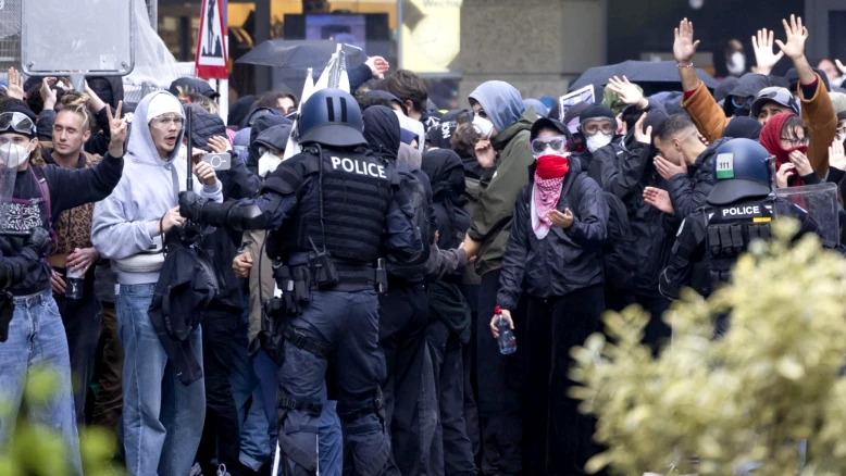Parlement : manifestants paient les frais, gardes à vue prolongées
