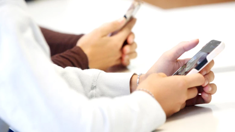 Parlement impose aux opérateurs de bloquer appels et arnaques