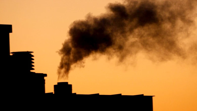 Économiser le pétrole : télétravail et moins de vols, préconise l'AIE