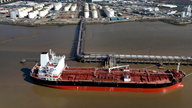 États-Unis autorisent vente du pétrole iranien en mer avant le 20 mars