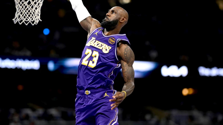 LeBron James bat le record de matches NBA, Durant dépasse Jordan