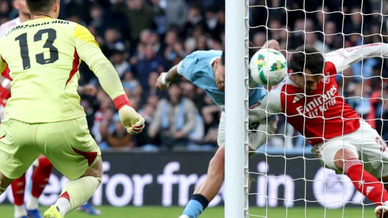Manchester City bat Arsenal 2-0, Nico O'Reilly offre la coupe