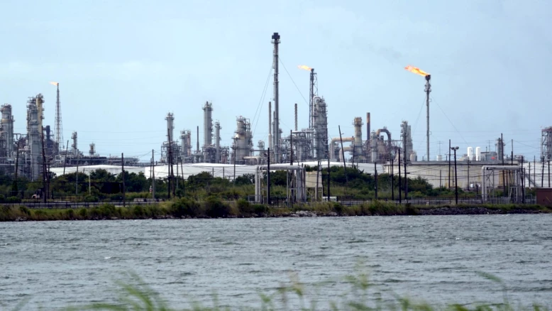 Explosion et incendie à la raffinerie Valero de Port Arthur (Texas)