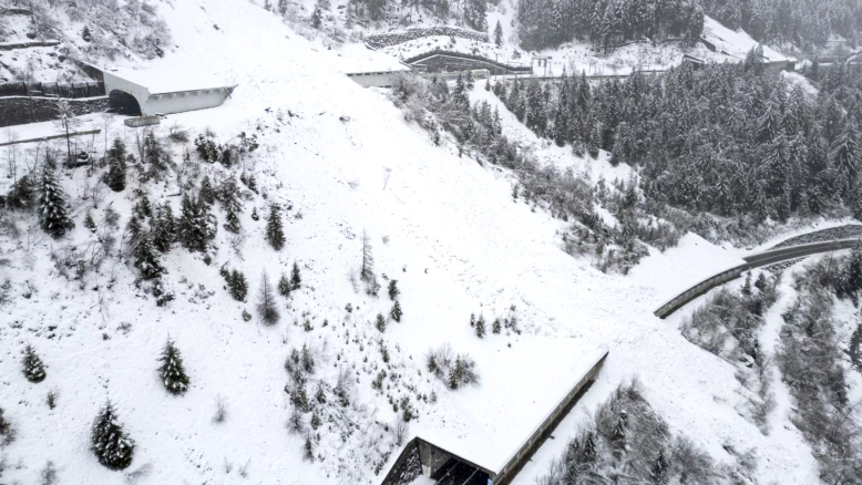 Avalanches 2025-2026 : manteau neigeux fragile, décès dans la moyenne