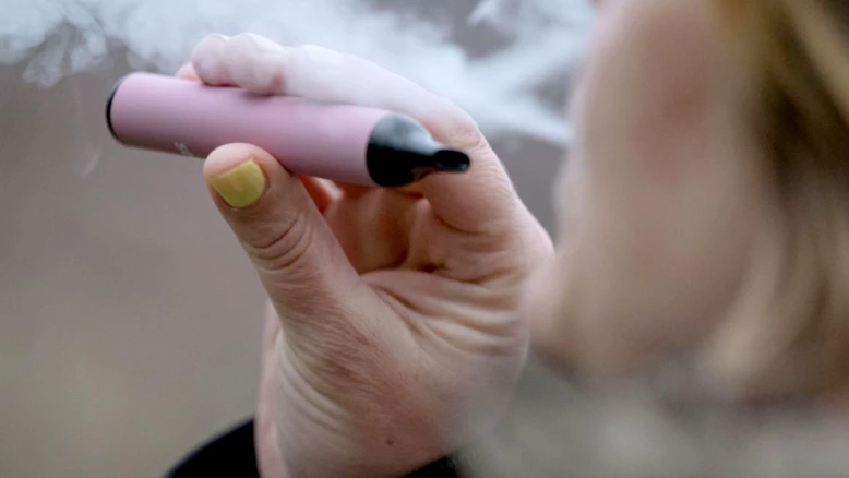 Le Grand Conseil vaudois adopte une motion pour interdire les puffs