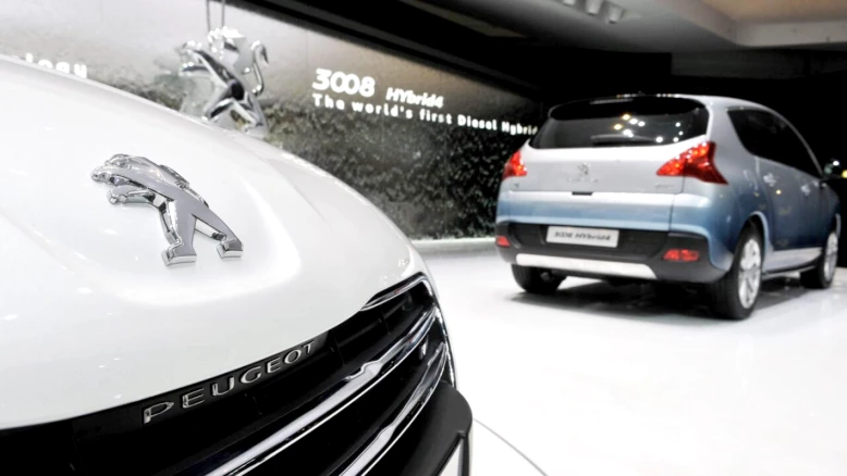 Stellantis rappelle 700 000 voitures hybrides pour risque d'incendie