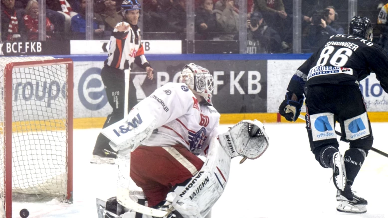Fribourg-Gottéron en demi-finales des play-offs après un match fou