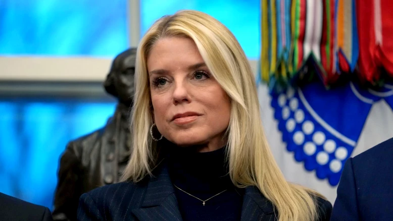 Trump confirme le départ de Pam Bondi, Todd Blanche nommé en intérim
