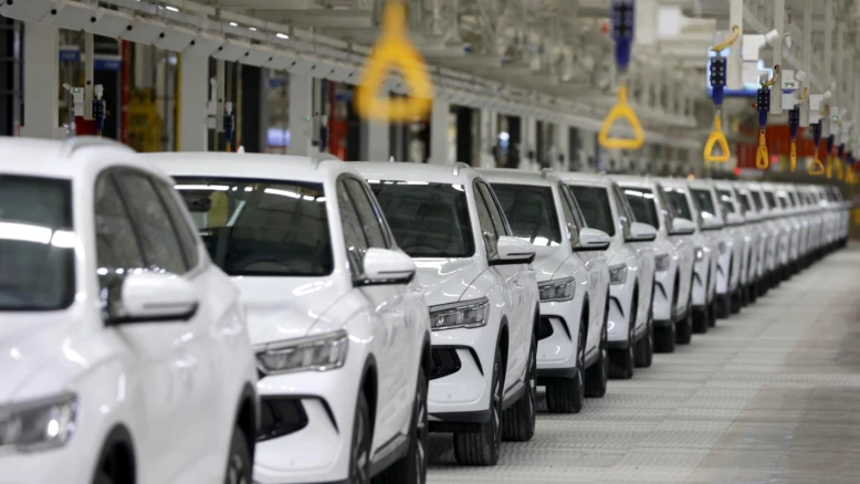 Voitures électriques chinoises : exportations doublées en mars