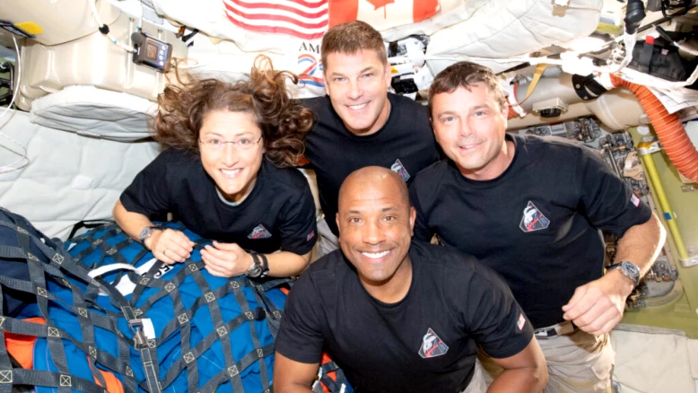 Les astronautes d'Artémis amerrissent après un aller-retour lunaire