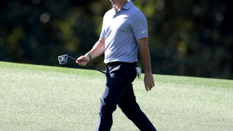 McIlroy flanche au Masters d'Augusta, suspense avant le dernier tour