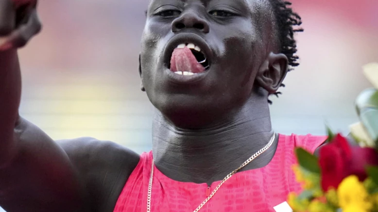 Gout Gout (18 ans) court 200 m en 19''67 aux championnats d'Australie