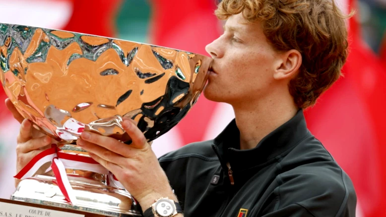 Jannik Sinner reprend la 1re place du classement ATP, Alcaraz menacé