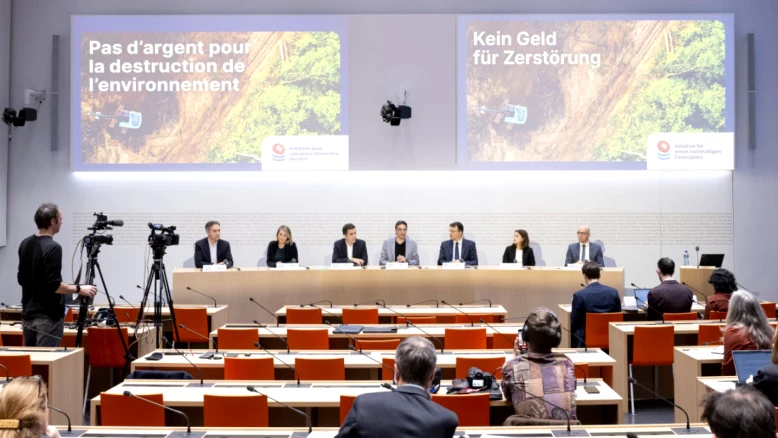 Plus de 145'000 signatures : vers une place financière suisse durable