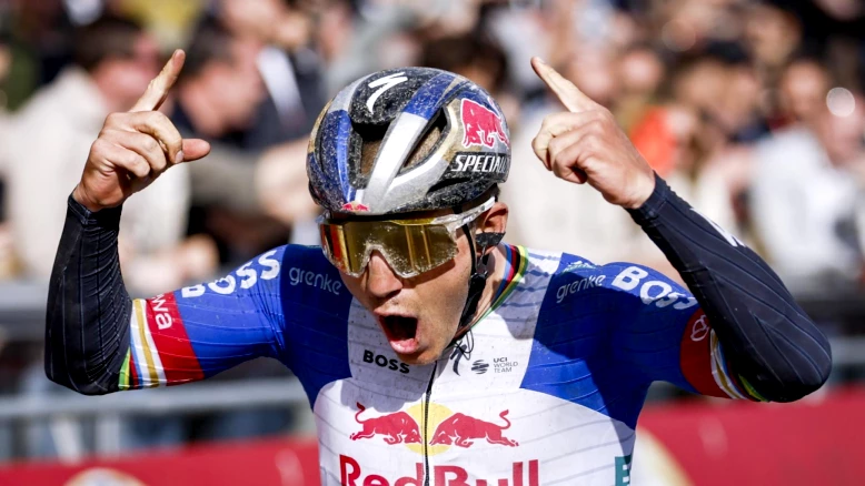 Remco Evenepoel remporte l'Amstel Gold Race à Valkenburg