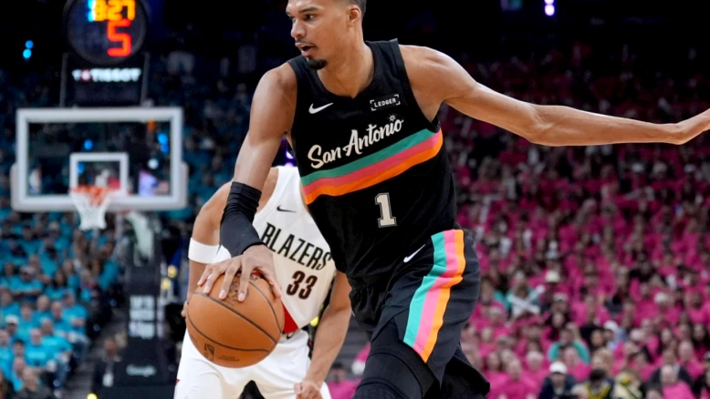 Wembanyama : 35 points pour sa première en play-off avec les Spurs