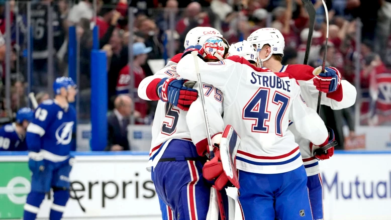 Montréal surprend Tampa Bay 4-3 ap : Slafkovský marque en prolongation