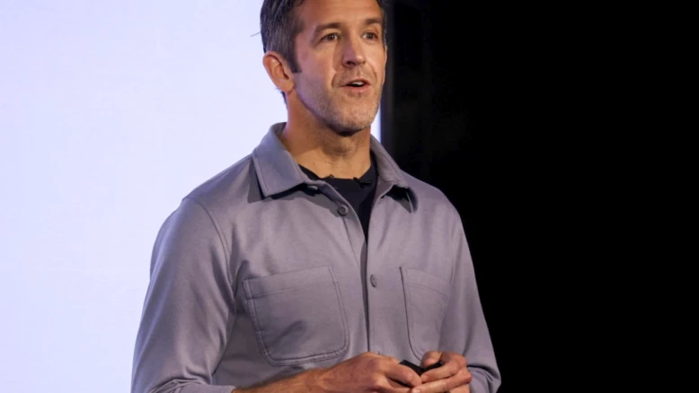 Apple : John Ternus succède à Tim Cook comme PDG début septembre