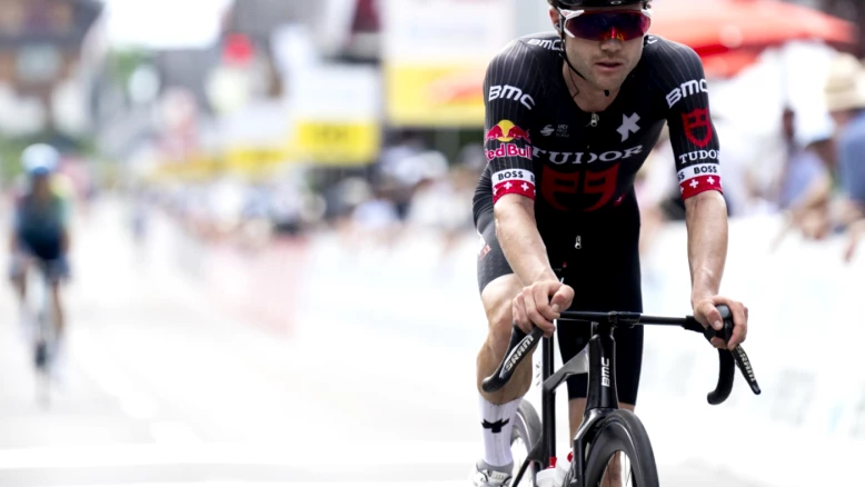 Marc Hirschi opéré après fracture de la clavicule à la Flèche Wallonne