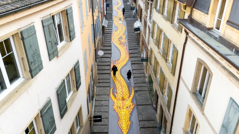 Neuchâtel : fresque dragon de John Howe serpente rue des Chavannes