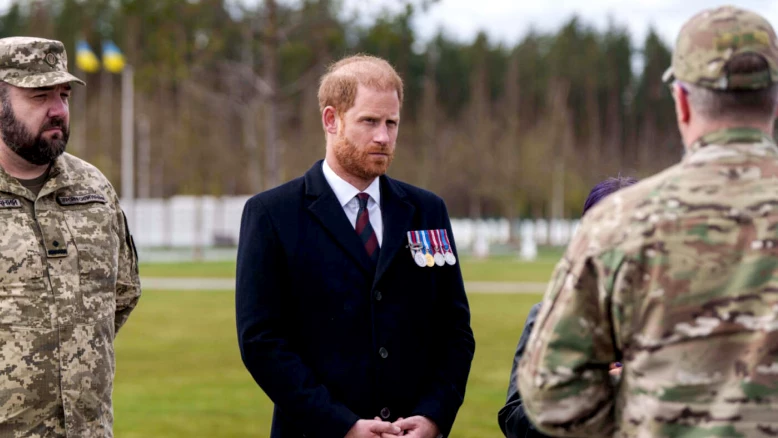 Harry s'initie au déminage en Ukraine à Boutcha, 30 ans après Diana