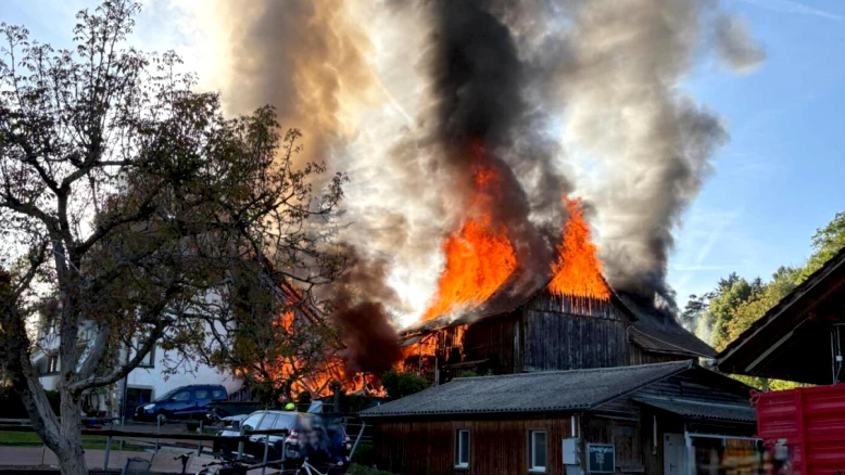 Incendie à Hombrechtikon (ZH) : centre équestre, dix blessés, 2 graves