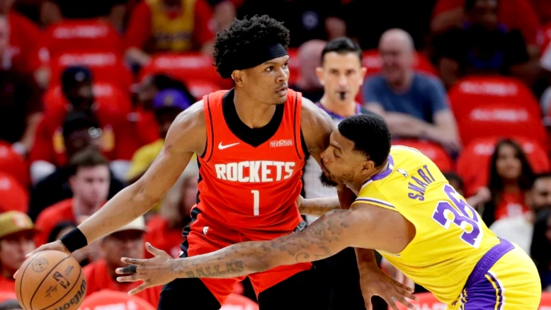 Houston bat les Lakers 115-96 et reste en vie en playoffs NBA