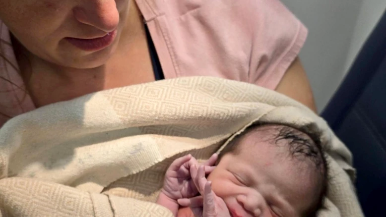 États-Unis : passagère accouche en plein vol sur un vol Delta