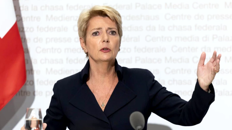 Keller-Sutter : le lobbying d'UBS met le Parlement sous pression