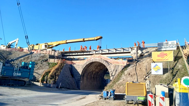 Enlèvement du pont ferroviaire provisoire à La Chaux-de-Fonds