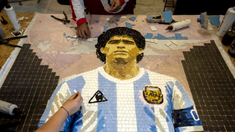 Argentine: deux soeurs et l'avocat de Maradona accusés de fraude