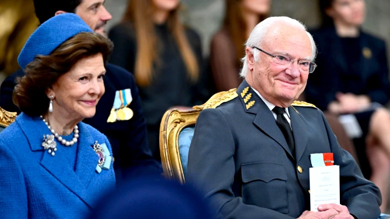 Le roi de Suède fête ses 80 ans : défilé aérien et banquet