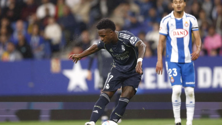 Vinicius fait gagner le Real et retarde le sacre du Barça en Liga