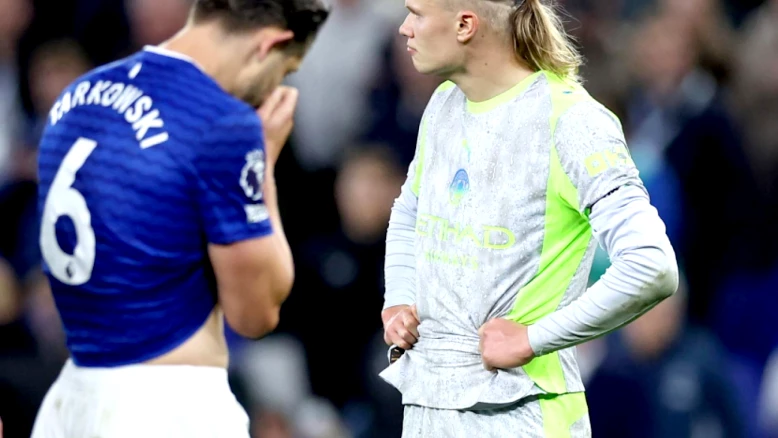 Manchester City lâche deux points à Everton après un nul 3-3