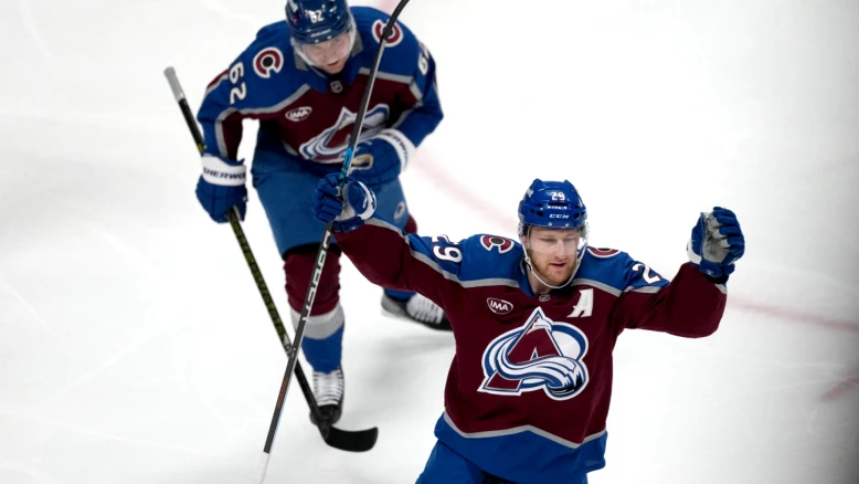 NHL : Colorado Avalanche mène 2-0 en demi-finale après un 5-2