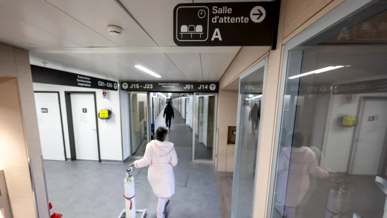 Racisme aux HUG : responsable du DRG retrouvera son poste en septembre