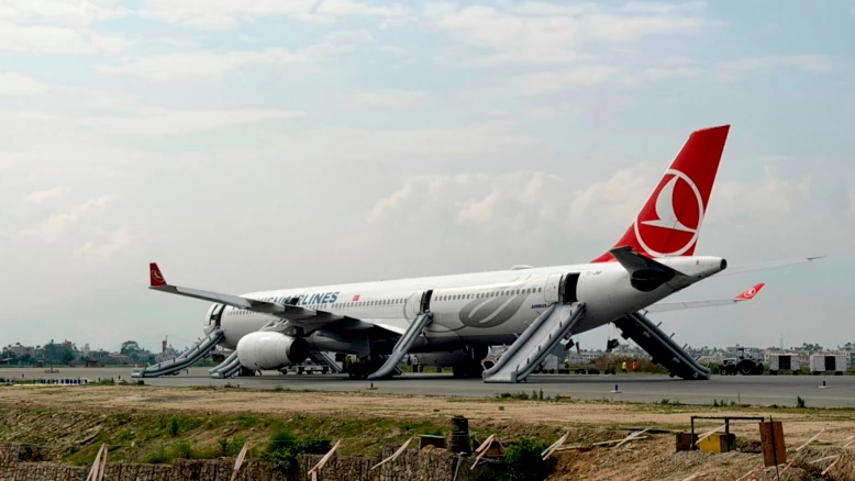 Avion Turkish Airlines en feu à Katmandou, aucun blessé
