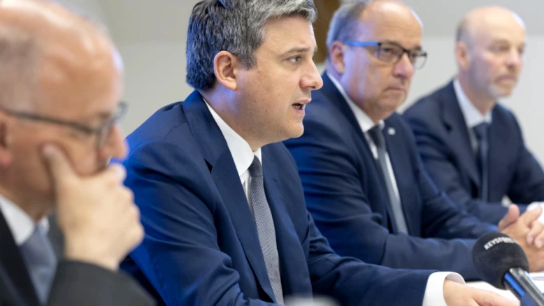 Cantons et communes s'opposent à l'initiative UDC 'Pas de Suisse à 10 millions'