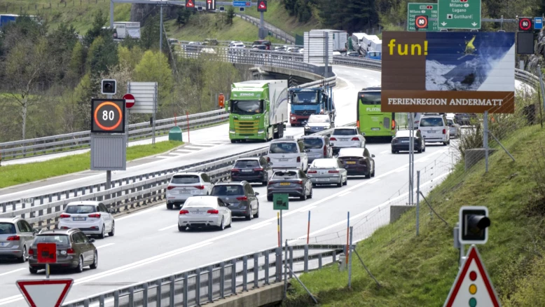 Gothard : dix kilomètres de bouchons au portail nord, trafic saturé