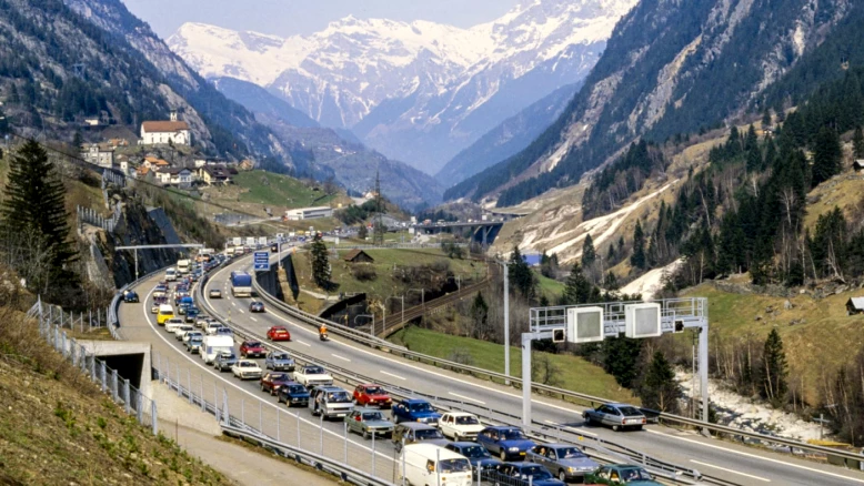 9 km de bouchon au tunnel du Gothard : plus d'1h30 d'attente