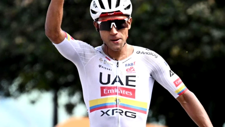 Jhonatan Narvaez remporte une nouvelle étape du Giro 2026 à Fermo