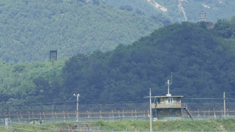 Corée du Nord: Kim veut renforcer la première ligne contre le Sud