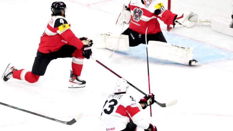 Suisse bat l'Autriche 9-0 au Mondial à Zurich : Genoni record mondial