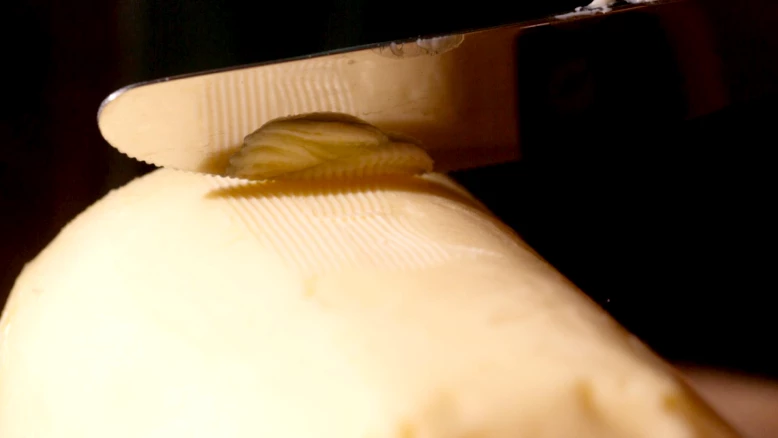 Surproduction de lait en Suisse : excédent et stocks de beurre