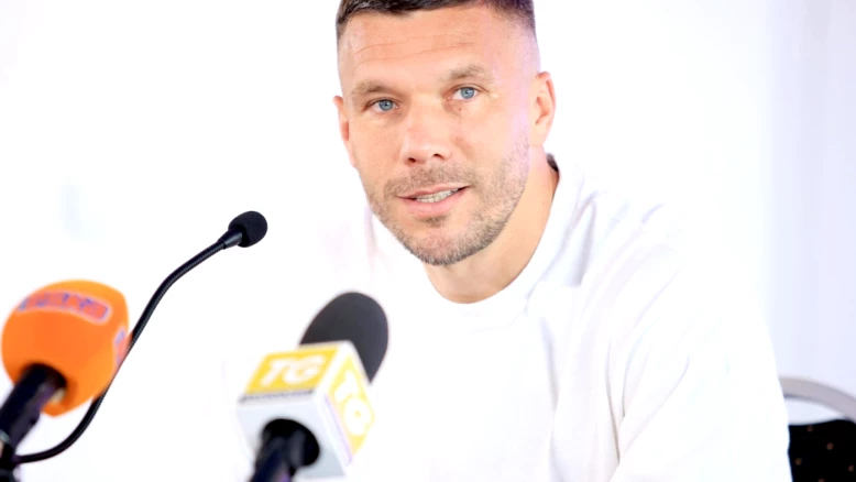 Lukas Podolski, 40 ans, annonce la fin de sa carrière