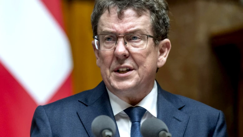 Albert Rösti reprend le travail en présentiel après opération du dos