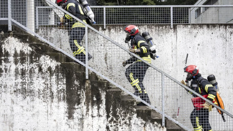 Gros incendie sur le toit d'un immeuble en travaux à Viganello (TI)