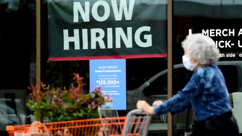 États-Unis : créations d'emplois en hausse, chômage stable à 4,3%